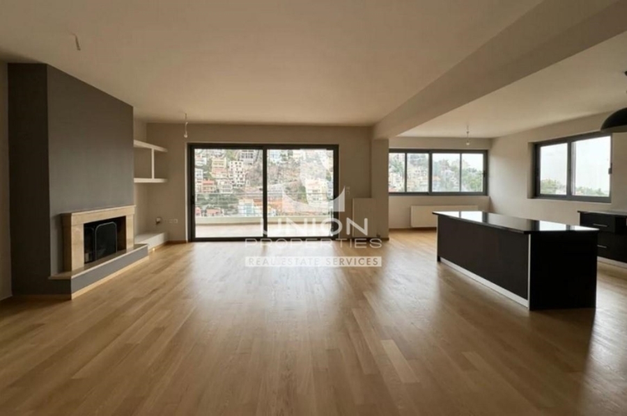 (For Sale) Residential floor maisonette || East Attica/Voula - 260 Sq.m, 4 Bedrooms, 950.000€ 