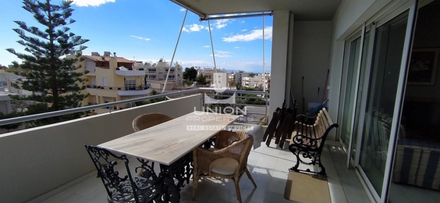 (For Sale) Residential Floor Apartment || East Attica/Voula - 136 Sq.m, 3 Bedrooms, 700.000€ 