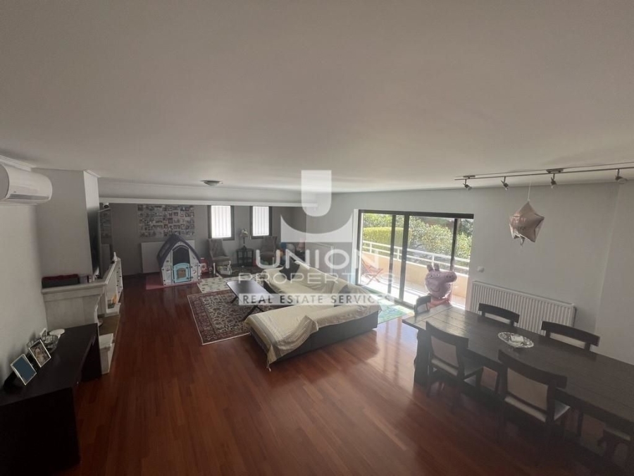 (For Sale) Residential floor maisonette || East Attica/Vouliagmeni - 160 Sq.m, 3 Bedrooms, 1.100.000€ 