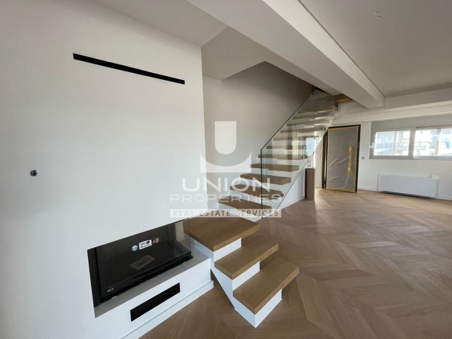 (For Sale) Residential floor maisonette || East Attica/Voula - 206 Sq.m, 3 Bedrooms, 2.150.000€ 