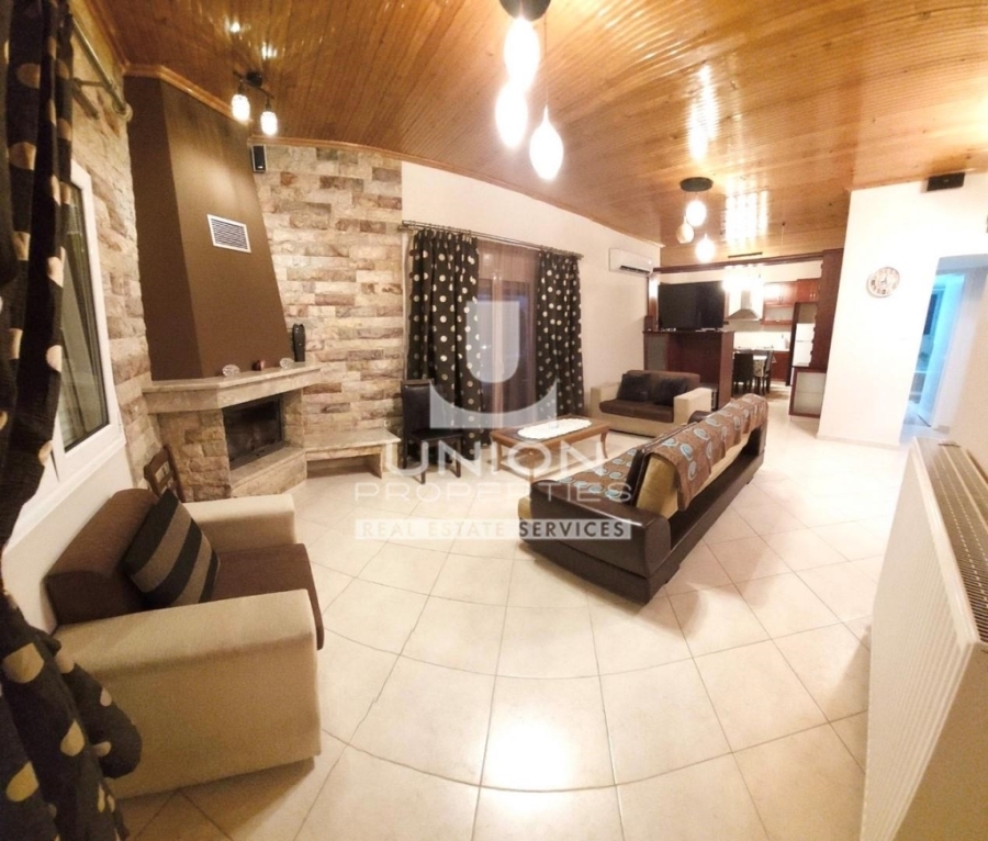 (For Sale) Residential floor maisonette || East Attica/Markopoulo Mesogaias - 220 Sq.m, 4 Bedrooms, 350.000€ 